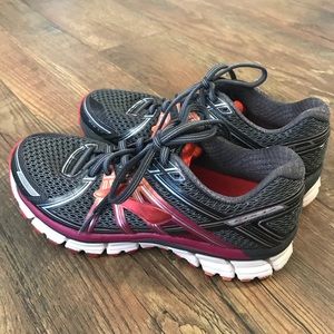 brooks GTS 17